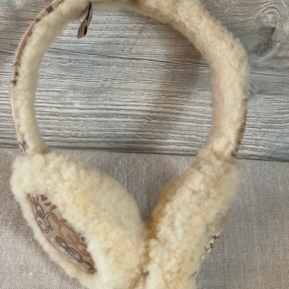 UGG Australia Women’s Shearling Classic Earmuffs Cream Embroidered Silk Y2K Logo - Picture 5 of 5